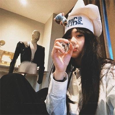 彩虹艳女